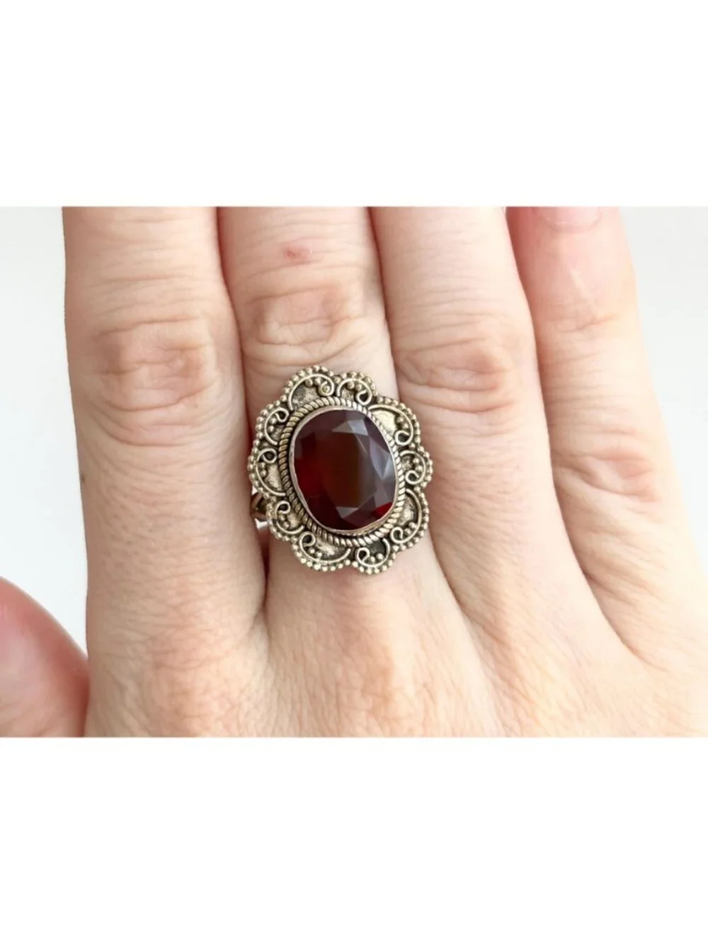 Oval Garnet Gemstone Scalloped Oxidized Sterling Silver 925 Vintage Ring sz 7.5